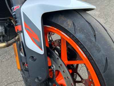 KTM 890 Duke R 2023