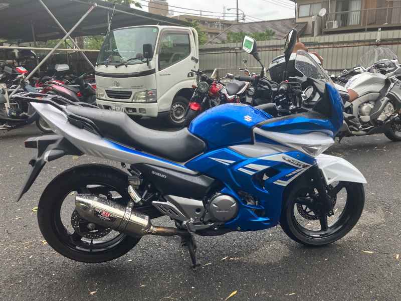 Suzuki GSR250F