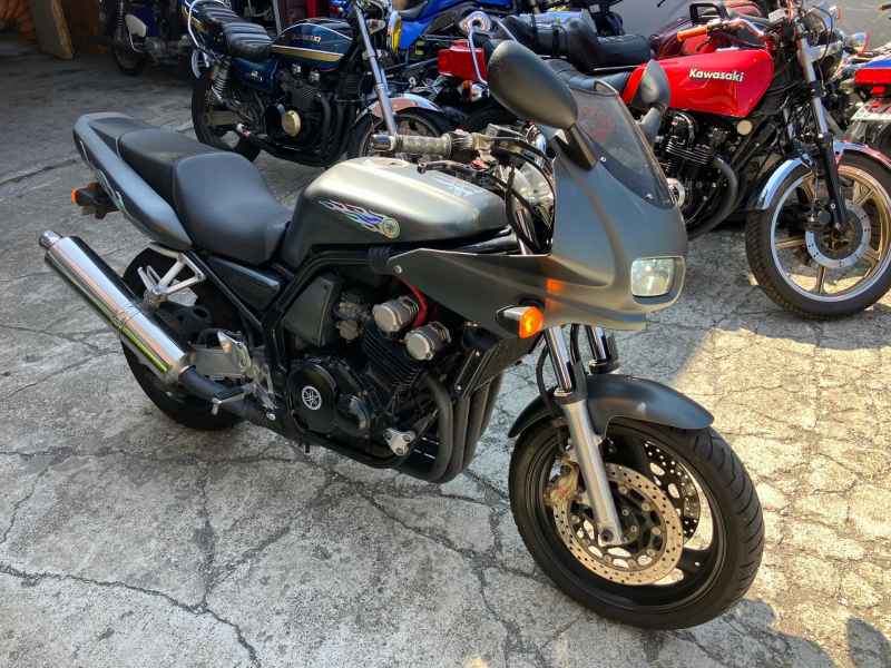 Yamaha FZ400 1997