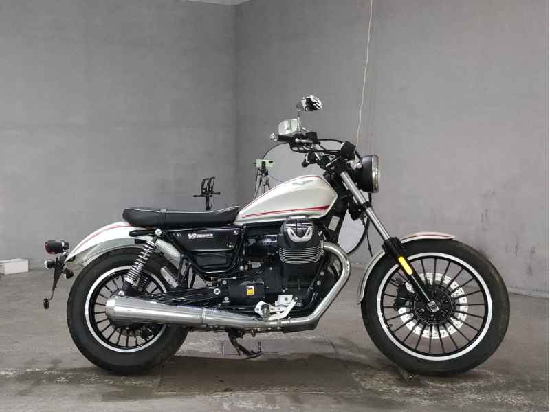 Moto Guzzi V9 BOBBER 2017