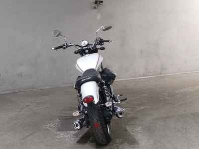 Moto Guzzi V9 BOBBER 2017