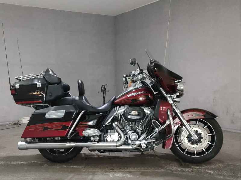 Harley-Davidson FLHTCUSE1800 CVO 2011