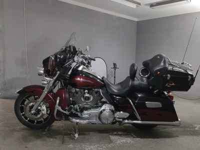 Harley-Davidson FLHTCUSE1800 CVO 2011