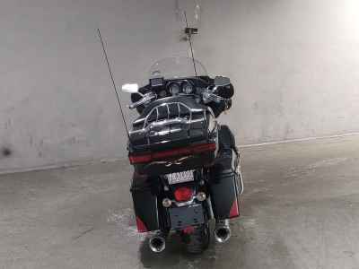 Harley-Davidson FLHTCUSE1800 CVO 2011