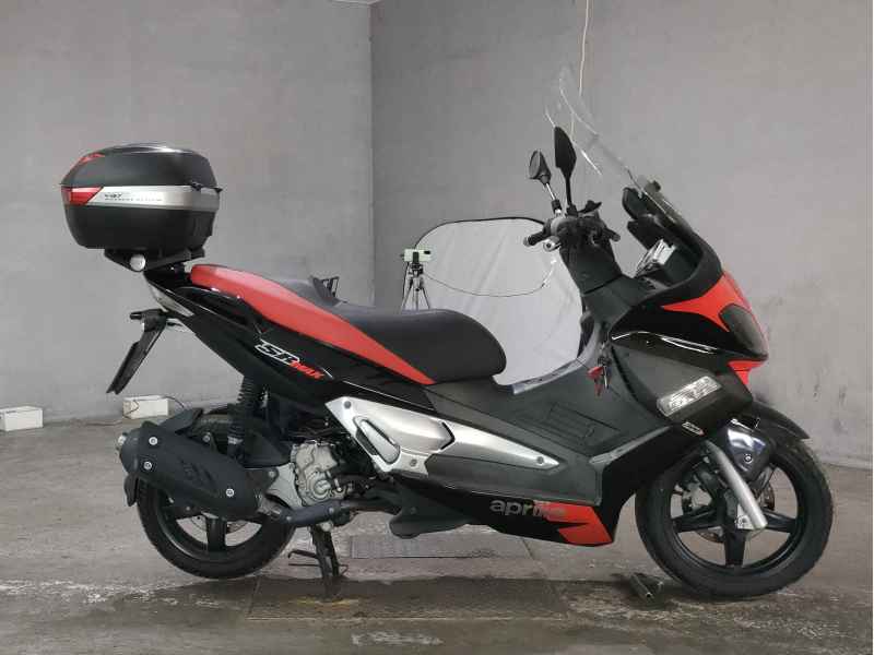 Aprilia SR Max 300