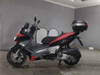 Aprilia SR Max 300