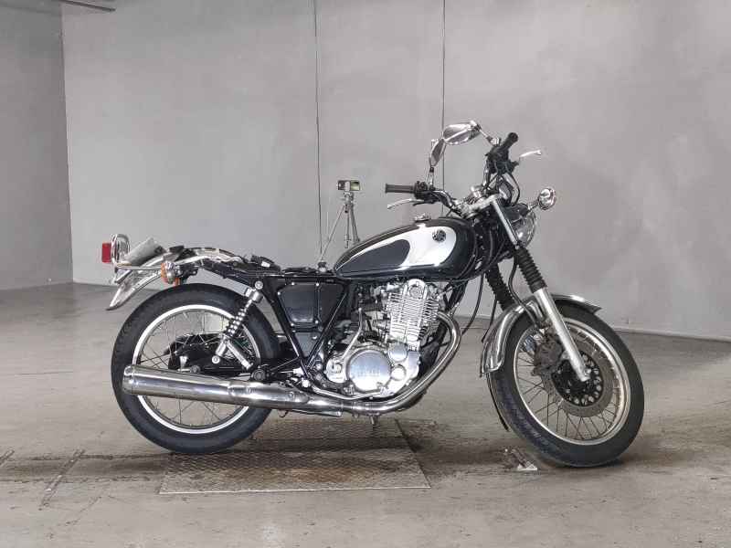 Yamaha SR400 2021
