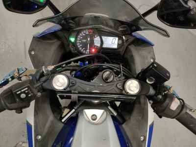 Yamaha YZF-R25 2015