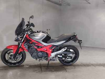 Suzuki Gladius SFV400 2016