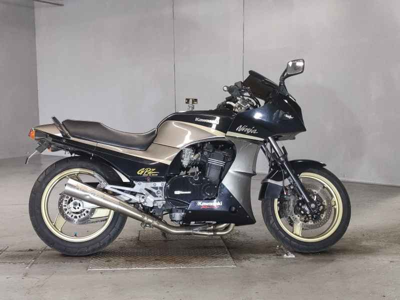 Kawasaki GPZ900R 2001