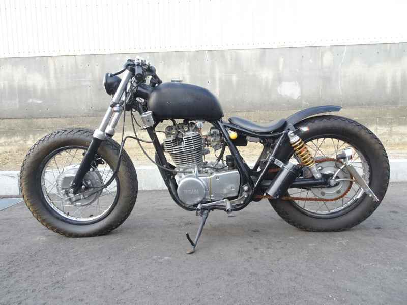 Yamaha SR400
