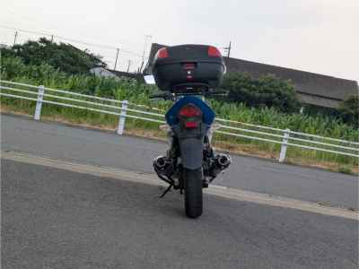 Suzuki GSR250