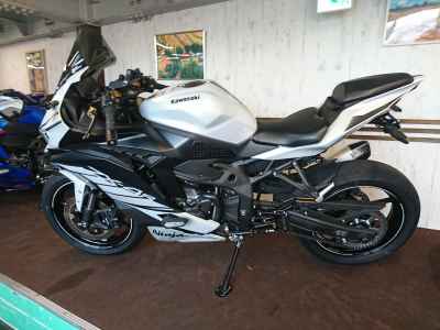 Kawasaki Ninja ZX-4R SE 2024