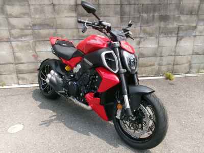 Ducati Diavel V4 2025