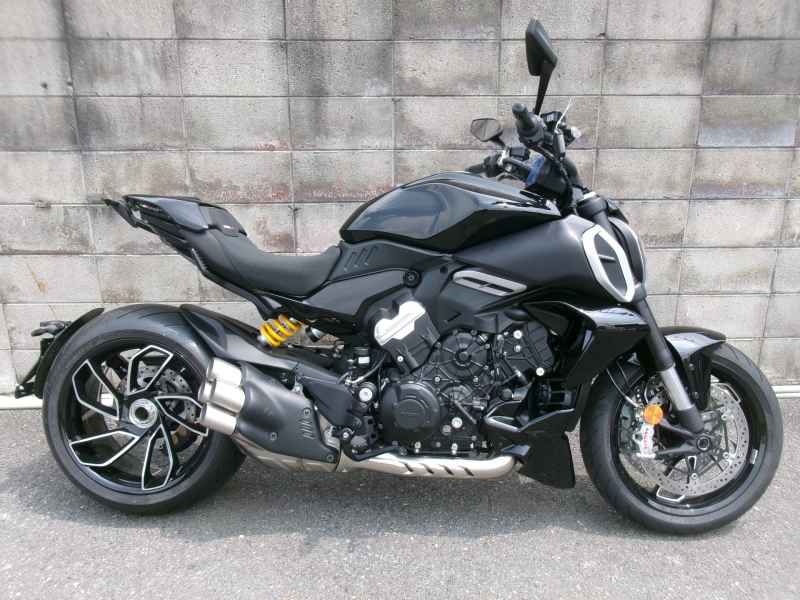 Ducati Diavel V4 2025