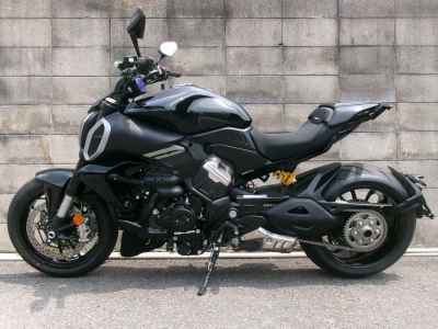 Ducati Diavel V4 2025