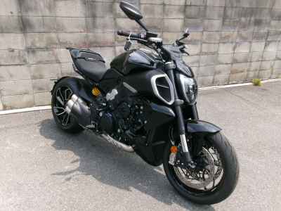 Ducati Diavel V4 2025