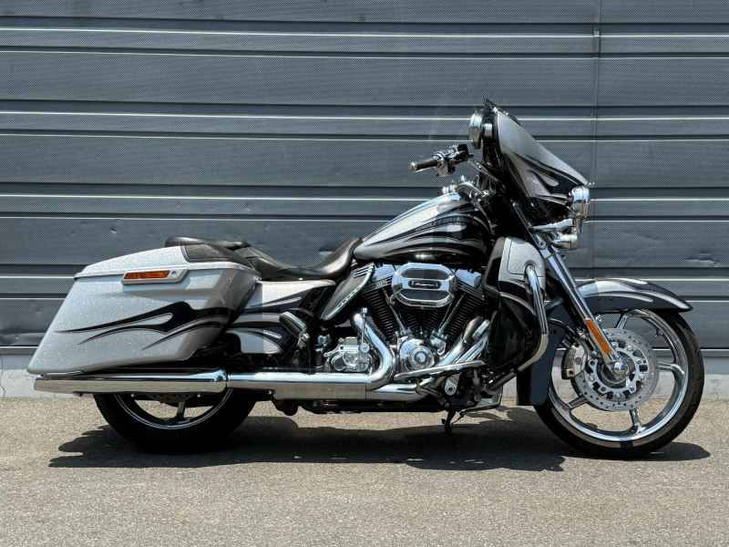Harley-Davidson Street Glide FLHXSE1800 2014