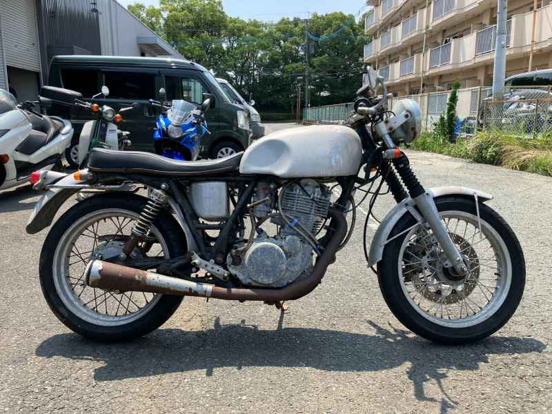 Yamaha SR400
