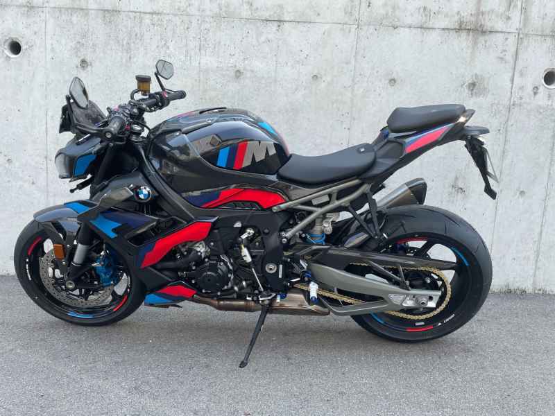 BMW M1000R 2025