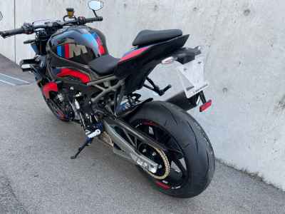 BMW M1000R 2025