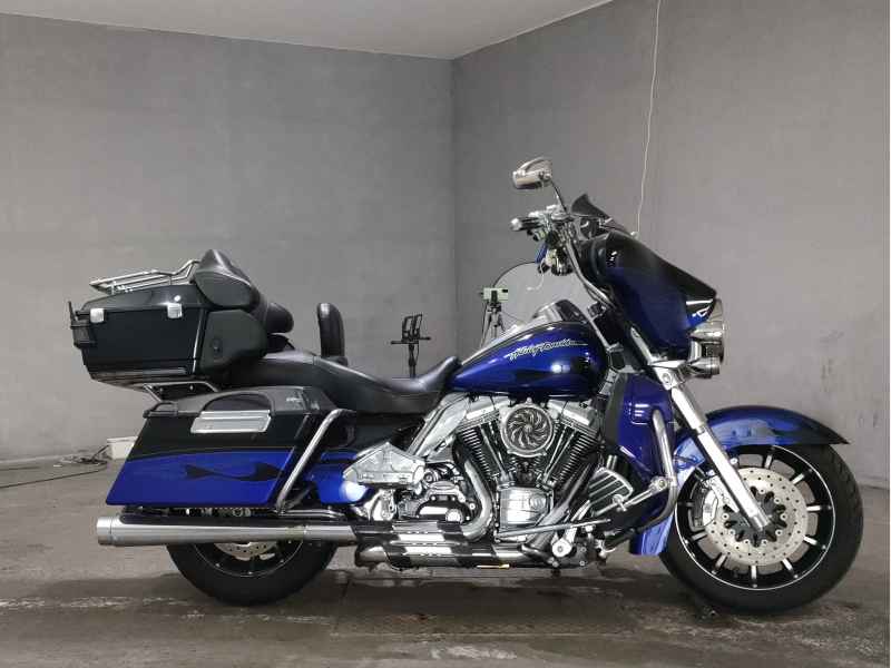 Harley-Davidson FLHTCUSE1800 CVO 2011
