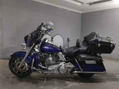 Harley-Davidson FLHTCUSE1800 CVO 2011