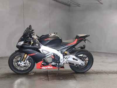Aprilia RSV4 1000 Factory 2015