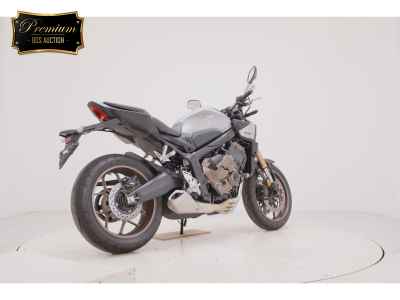 Honda CB650R E-Clutch 2025