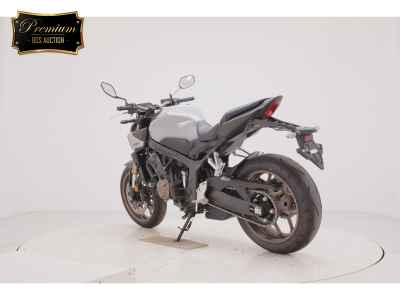 Honda CB650R E-Clutch 2025