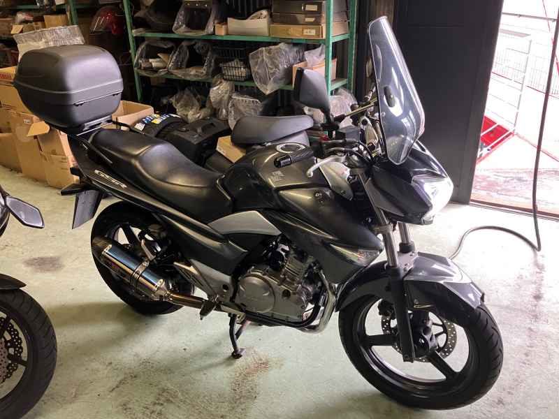 Suzuki GSR250