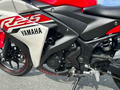 Yamaha YZF-R25 2015