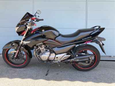 Suzuki GSR250