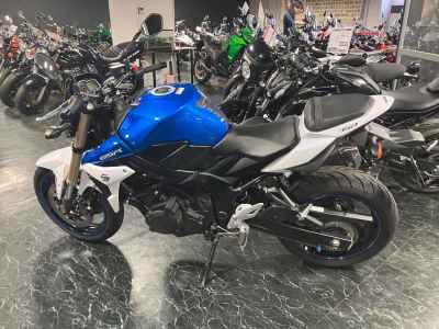 Suzuki GSR750 2015