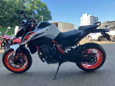 KTM 890 Duke R 2022