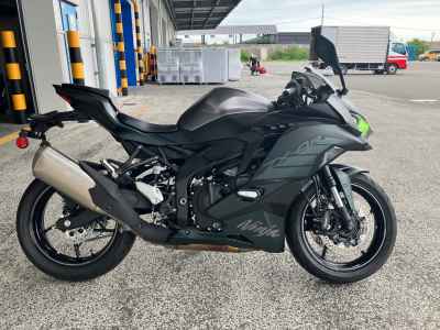 Kawasaki Ninja ZX-4R SE 2025