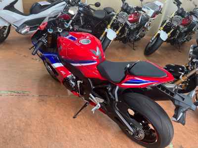 Honda CBR1000RR-R FB SP 2024