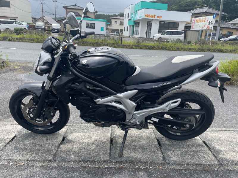 Suzuki Gladius SFV400 2040