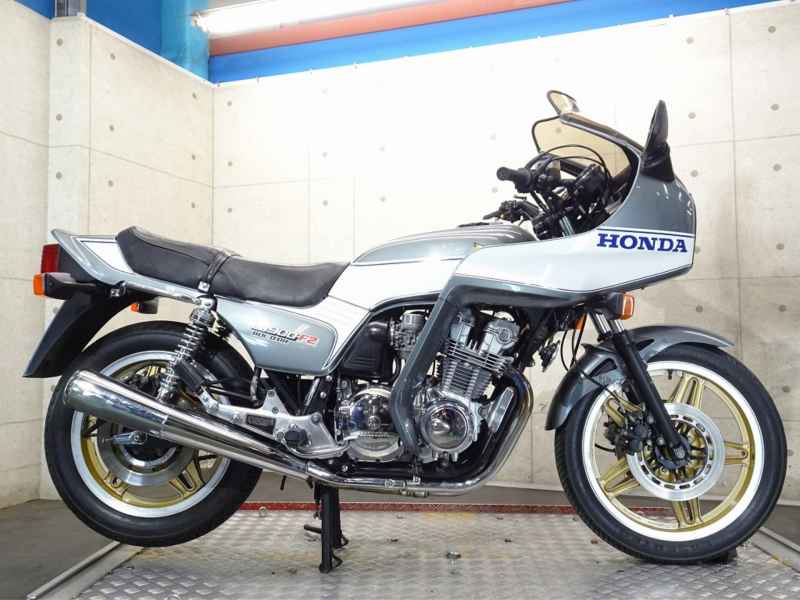 Honda CB900F 2022