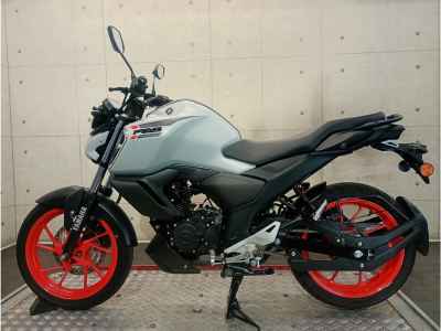 Yamaha FZS-FI 2025