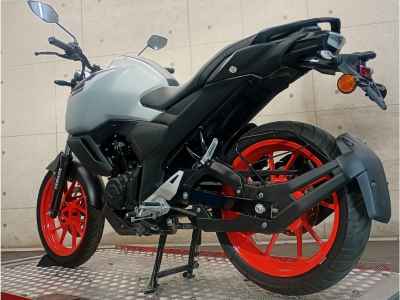 Yamaha FZS-FI 2025