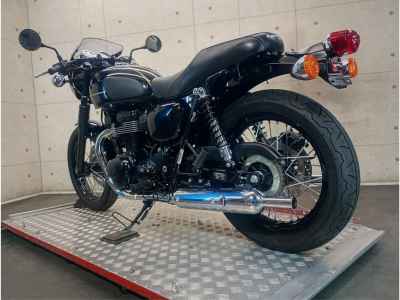Kawasaki W800 Cafe 2022