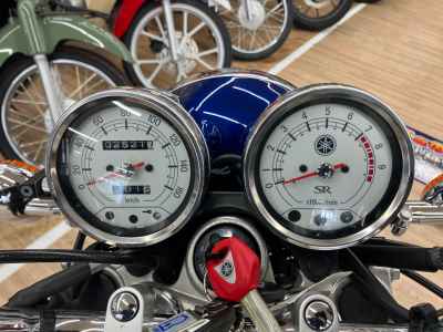 Yamaha SR400 2021