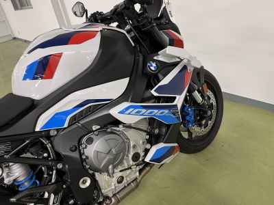 BMW M1000R 2024