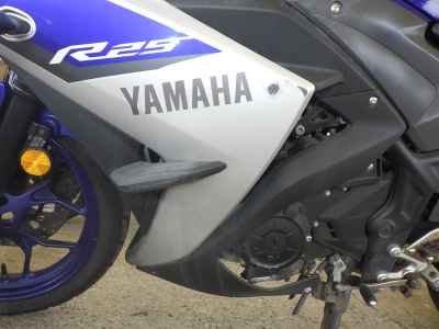 Yamaha YZF-R25 2015