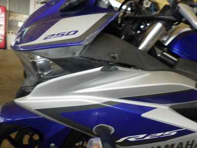 Yamaha YZF-R25 2015