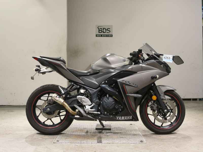 Yamaha YZF-R25 2016