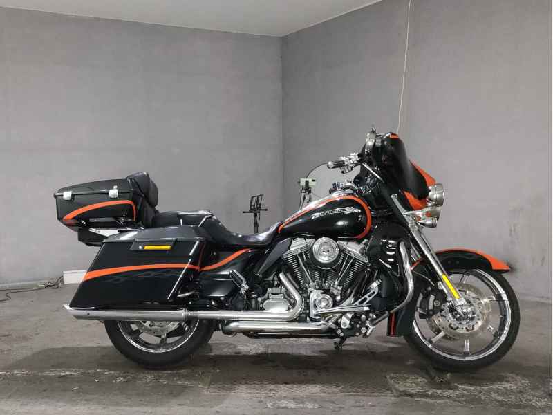 Harley-Davidson Street Glide FLHXSE1800 CVO 2011
