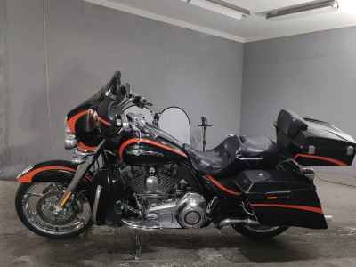 Harley-Davidson Street Glide FLHXSE1800 CVO 2011