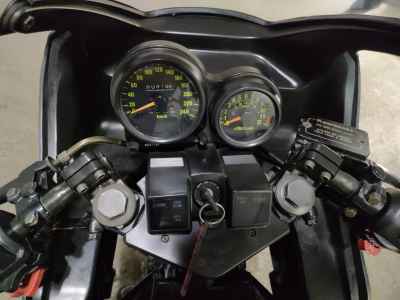 Kawasaki GPZ750 2025